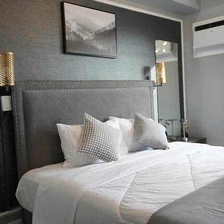 Cozy Urban Condo In Grand Residences With Balcony