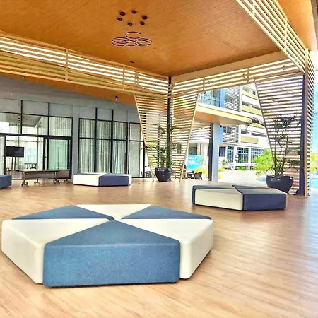 Cozy Urban Condo In Grand Residences With Balcony