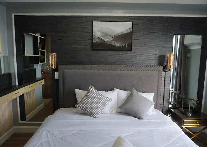 Cozy Urban In Grand Residences With Balcony Aparthotel *